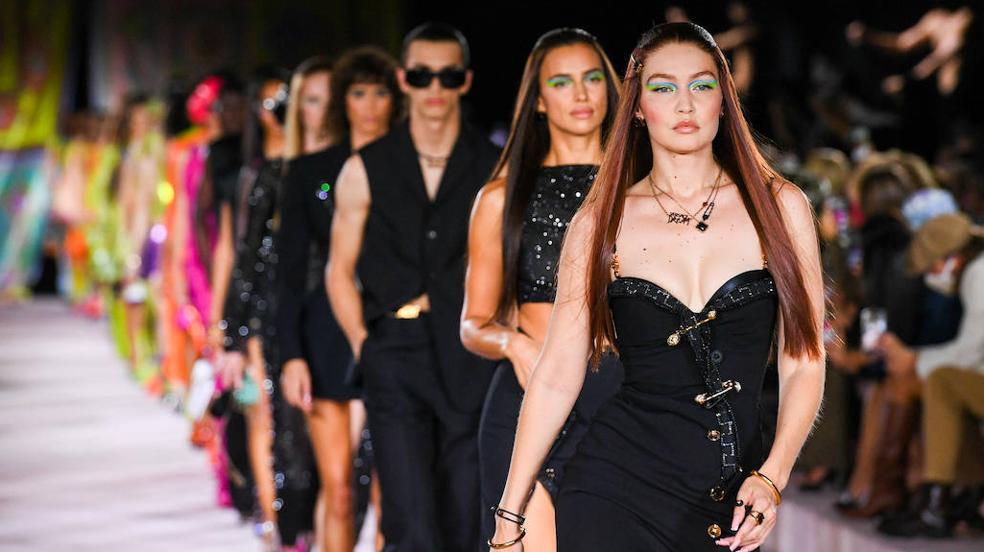 Semana de la moda de Milán: Dolce & Gabbana y Versace se rinden a la sensualidad explícita de los 2000 mientras Prada reescribe los códigos de la elegancia clásica