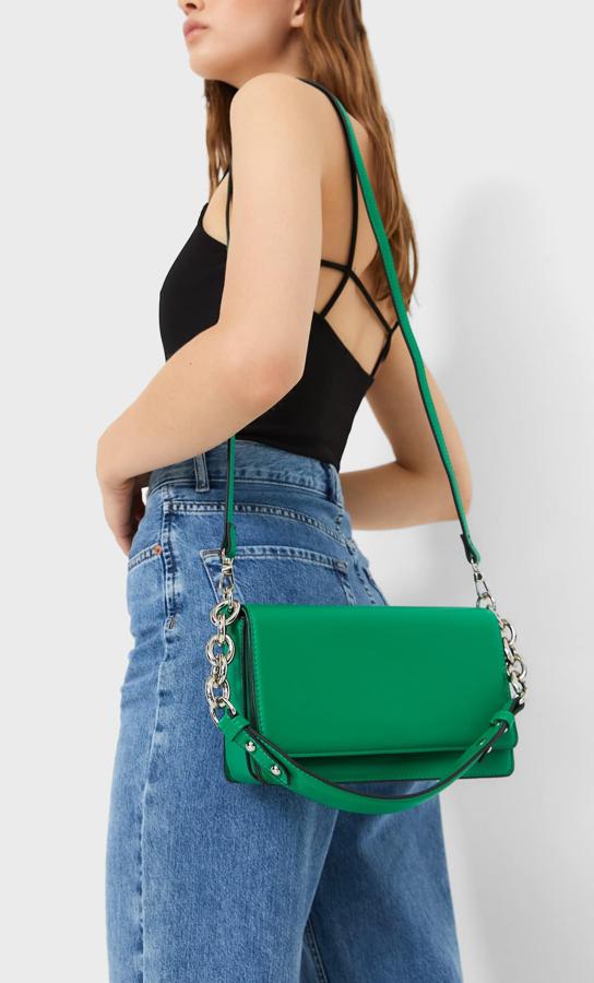 Llena de verde tus looks con estas prendas y accesorios