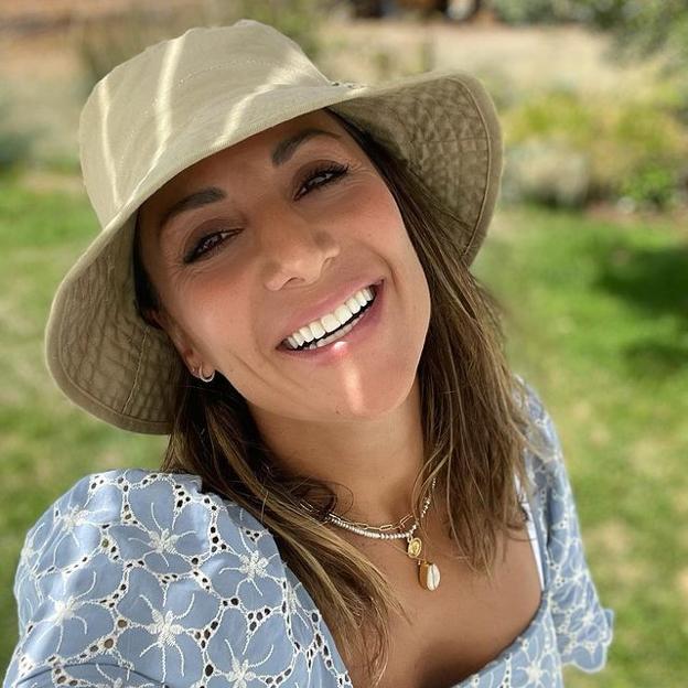 El vestido de flores más bonito es este de Zara con el que ha triunfado Nagore Robles en televisión y por el que todo el mundo pregunta