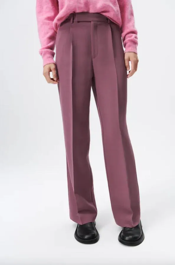 10 pantalones de vestir llenos de color que a transformar tus looks de con mucho estilo | Mujer Hoy