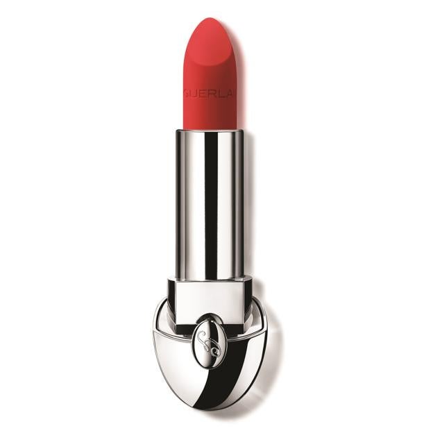 Rouge G Luxurious Velvet en el tono 214 Flame Red.