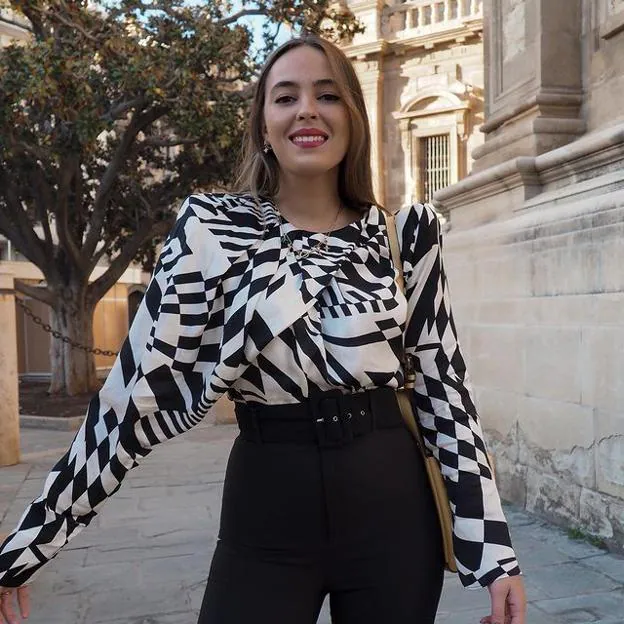 Tenemos nueva blusa viral de Zara que arrasa entre las influencers: estampada, original y muy | Mujer