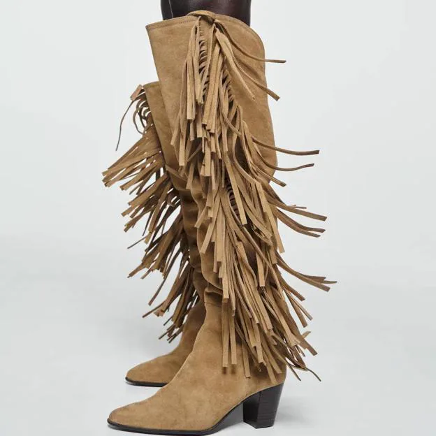 Las botas cowboy más especiales que este para tus looks con vestidos acaban de llegar a Zara Mujer Hoy