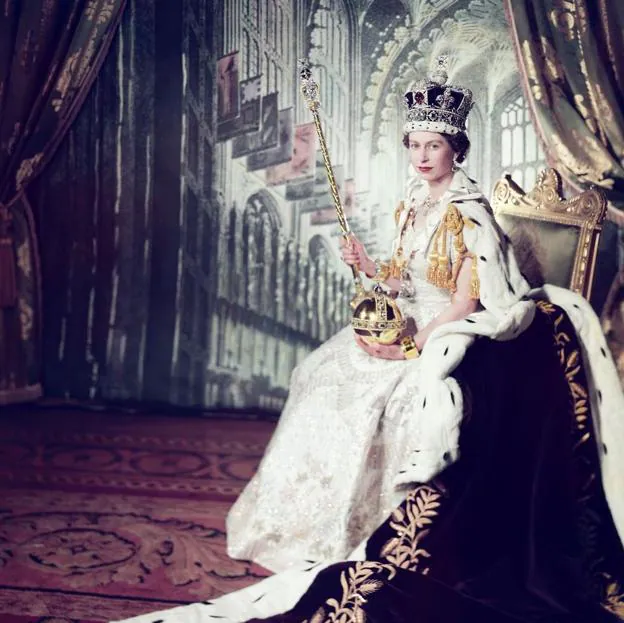 Sabemos por qué la reina Isabel II no va a abdicar nunca (a pesar de la tristeza, su avanzada edad y sus problemas de salud)