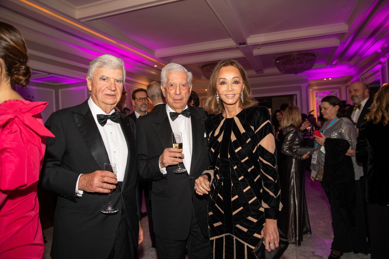 Premios Mujerhoy 2021: Santiago Bergareche, ex presidente de Vocento, Mario Vargas Llosa e Isabel Preysler.