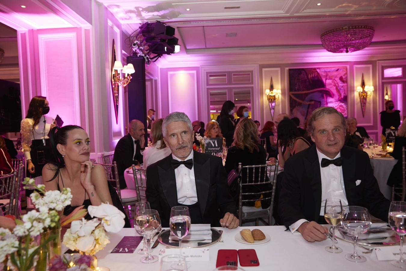 Premios Mujerhoy 2021: Milena Smit, actriz y Premio Mujerhoy Nuevo Talento; Fernando Grande-Marlaska, ministro del Interior e Ignacio Ybarra, presidente de Vocento.