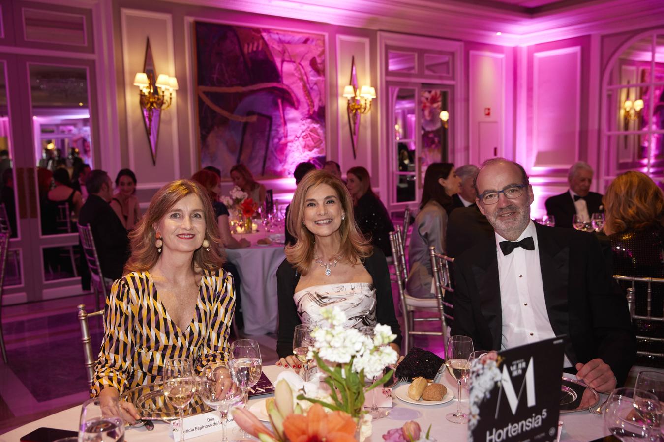Premios Mujerhoy 2021: Leticia espinosa de los Monteros, la abogada Ana Blanco Vázquez de Prada y Joaquín Valencia director General Financiero de Vocento.