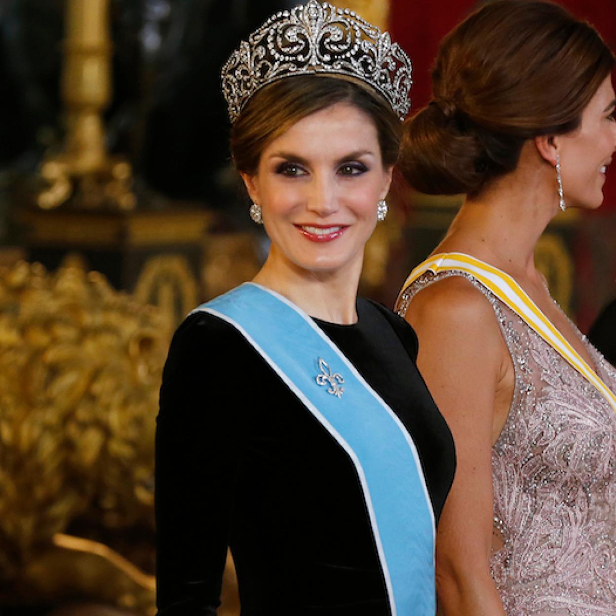 Intuición posición maravilloso La joya más cara de la Corona española no es una tiara, ni tampoco la tiene  la reina Letizia: por qué la infanta Elena posee el collar más valioso del  joyero real 