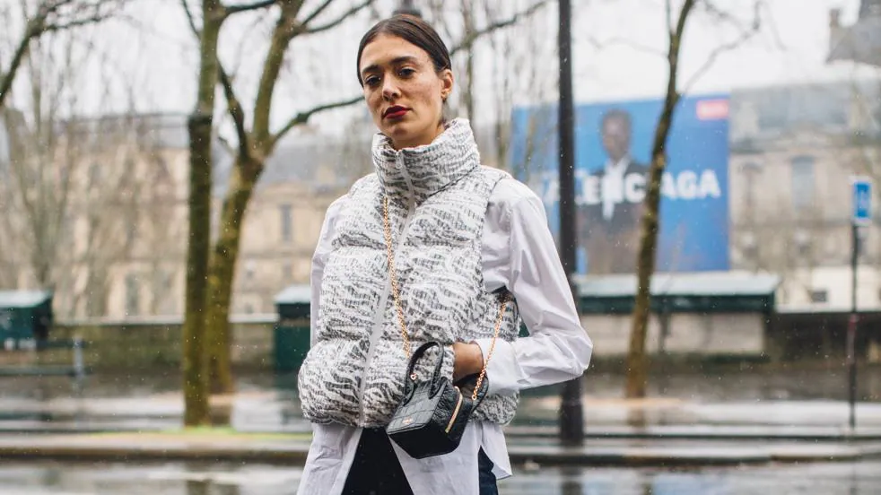 Los chalecos cortos acolchados de Zara que son perfectos para un look con  vestido de punto cómodo y calentito | Mujer Hoy