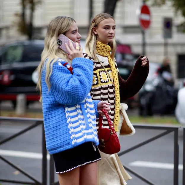 demasiado inestable lección Cinco jerséis de colores que acaban de llegar a Zara y son una fantasía:  cómodos, baratos y pegan con vaqueros | Mujer Hoy