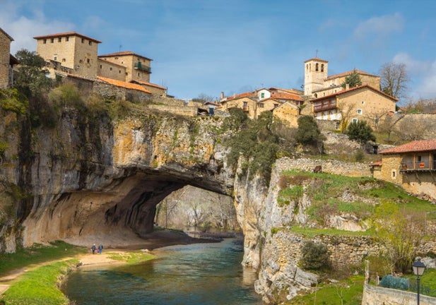 Puentedey: el nuevo pueblo más bonito de España que tiene poco más de 50 habitantes y es perfecto para desconectar