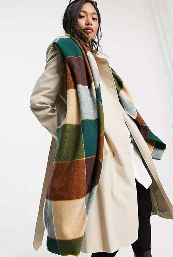 Una bufanda extra larga es accesorio de moda necesitas para transformar por completo tus looks de invierno sencillos | Mujer Hoy
