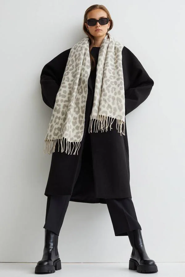 Mancha imagen Pertenece Una bufanda extra larga es el accesorio de moda que necesitas para  transformar por completo tus looks de invierno más sencillos | Mujer Hoy