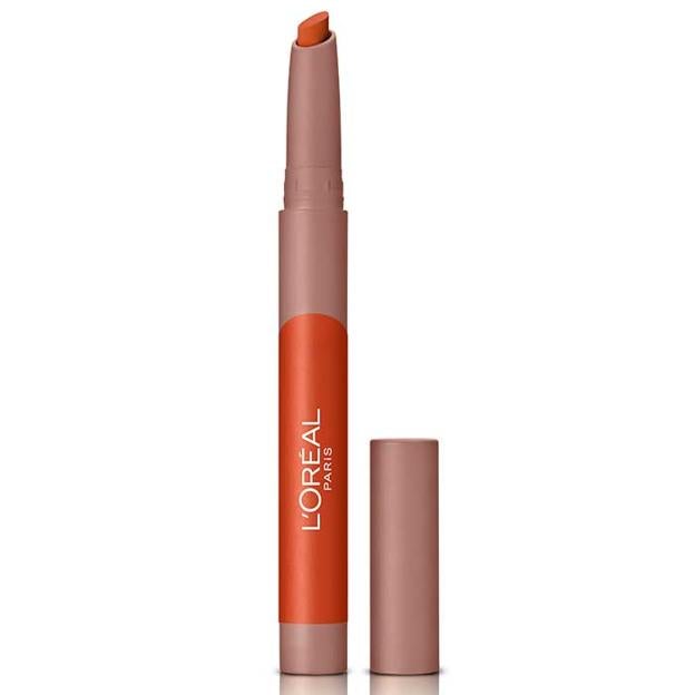 Pintalabios Matte Crayon 106 Mon Cinnamon. Ccremoso, permanente, de acabado ultra mate empolvado y larga duración. Con aceite de jojoba y vitamina E. (9,95 euros).