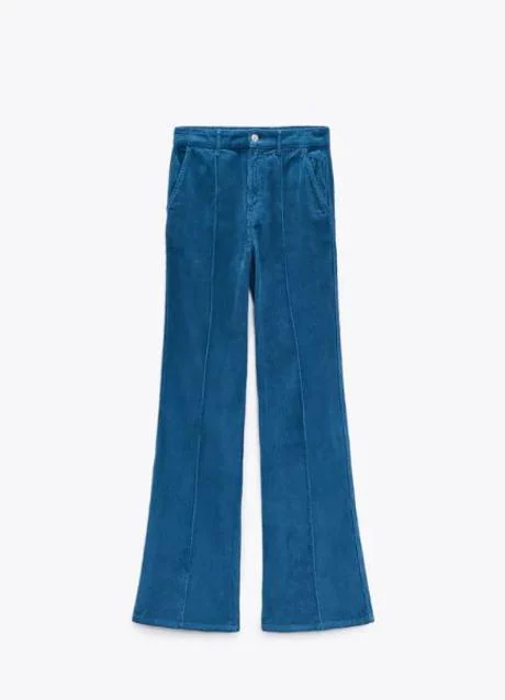 Ni vaqueros ni negros, la clave para un look que rejuvenece a 50 son estos pantalones de pana de Zara que quedan de maravilla | Mujer Hoy