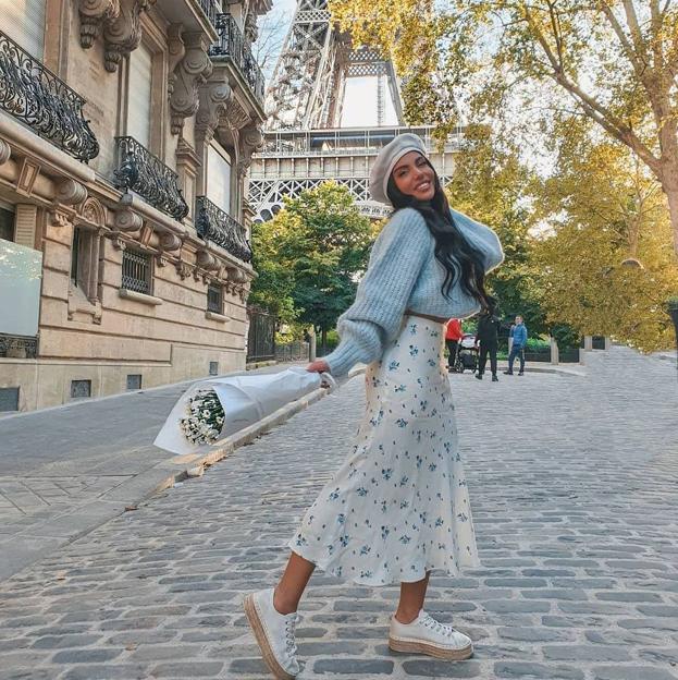 Blusas, vestidos y faldas: las prendas con estampado floral rebajadas más favorecedoras que puedes empezar a ponerte hoy mismo