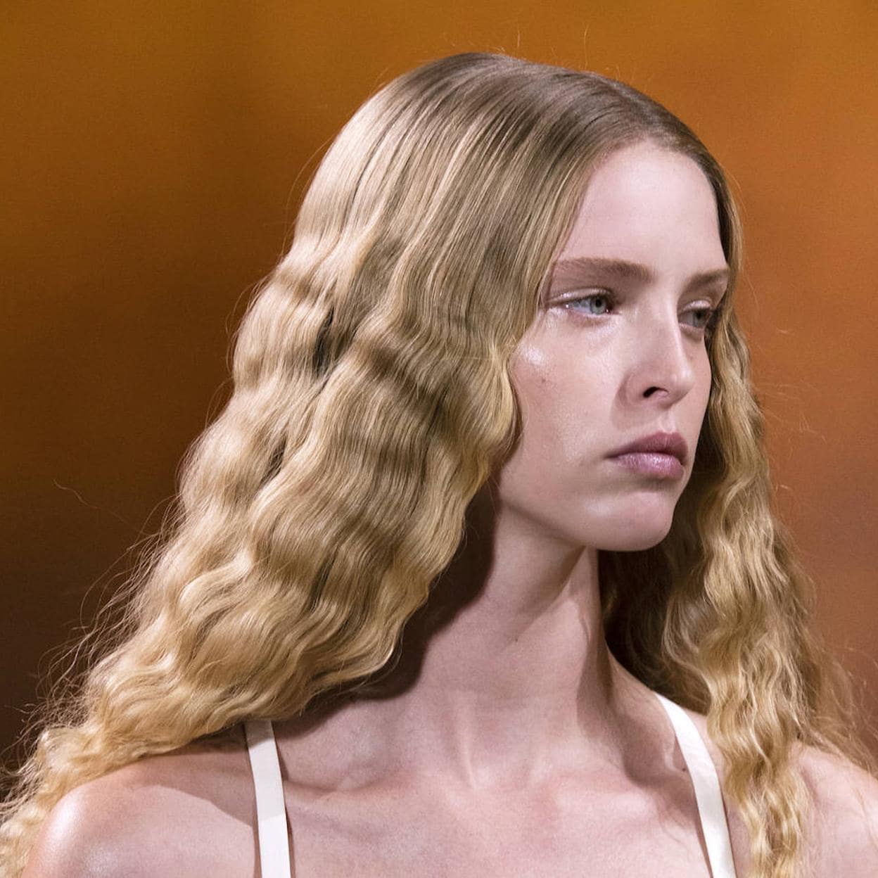 Danna Paola luce la tendencia de cabello con ondas de sirena  Vogue