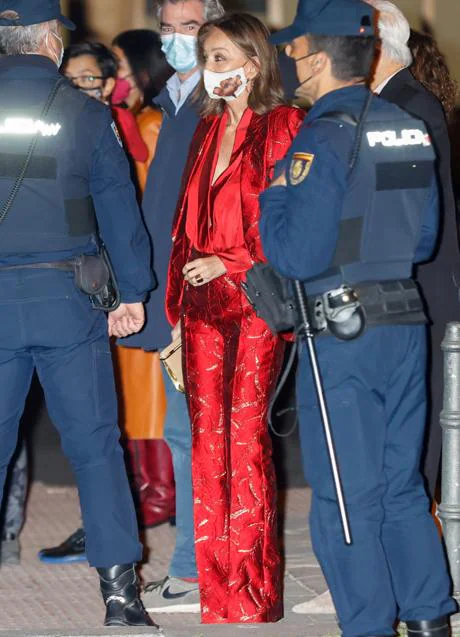 Isabel Presyler con un look rojo de Zara.