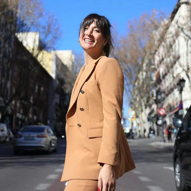 Traje de Zara y zapatillas blancas: el look cómodo, barato y estiloso de Nagore Robles el que arrasar seguro | Mujer Hoy