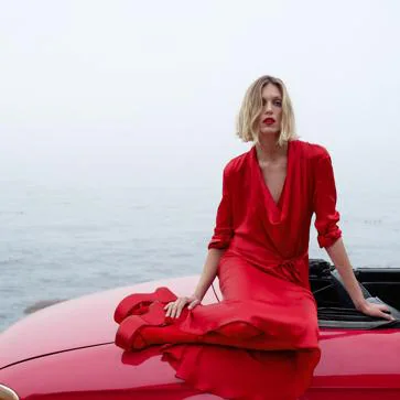 Zara tiene el vestido rojo de todos los tiempos (y tiene lista de espera) Mujer Hoy