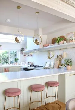 Cocinas con muebles de colores: la tendencia deco que arrasa en Instagram y  Pinterest y que querrás copiar ya en tu casa