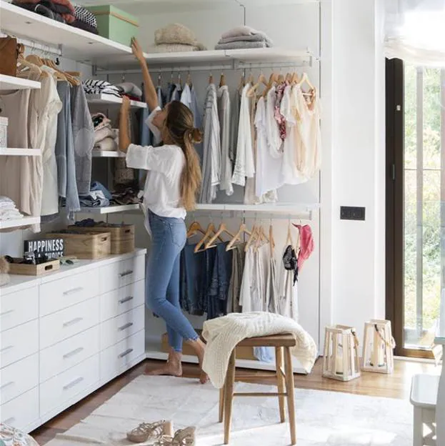 Cómo doblar para tener más espacio el armario y que esté siempre ordenado | Mujer Hoy