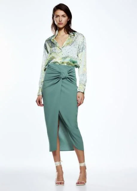 Vuelve a Zara la falda midi tipo pareo más vendida con una nueva versión que favorece y sienta de maravilla (y un ideal) | Mujer Hoy