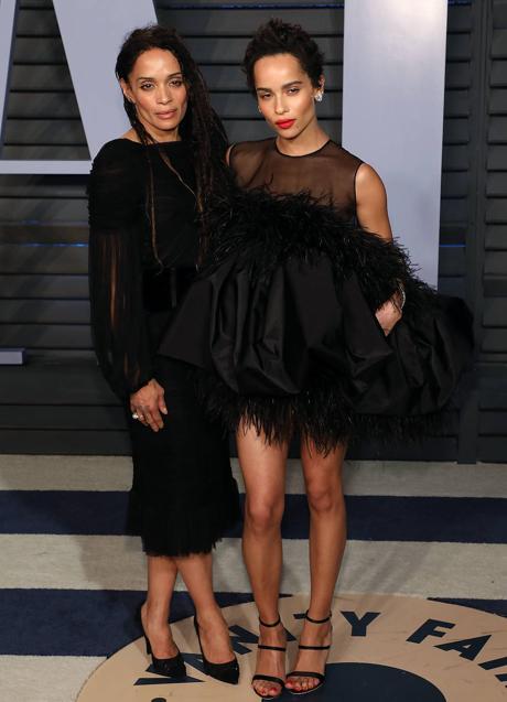 Zoë con su madre, la actriz Lisa Bonet, en la fiesta posterior a los Óscar de Vanity Fair, en 2018