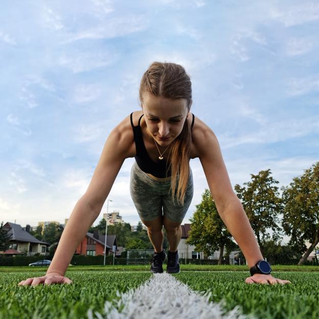 Burpees para principantes: cómo hacerlas bien (sin morir en el intento) y quemar grasa