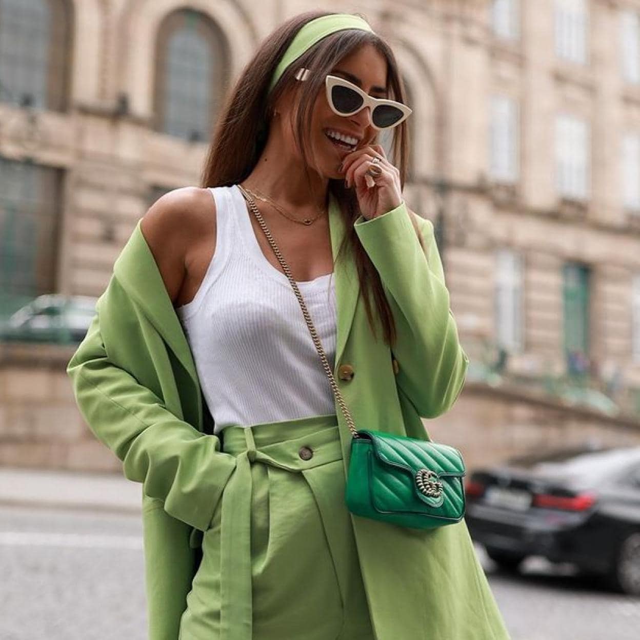 5 looks diferentes con los pantalones verdes virales de Zara que hacen  tipazo