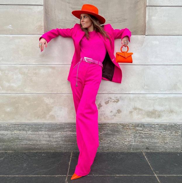 El traje rosa será el uniforme más favorecedor con el que rejuvenecerás esta primavera según el street style