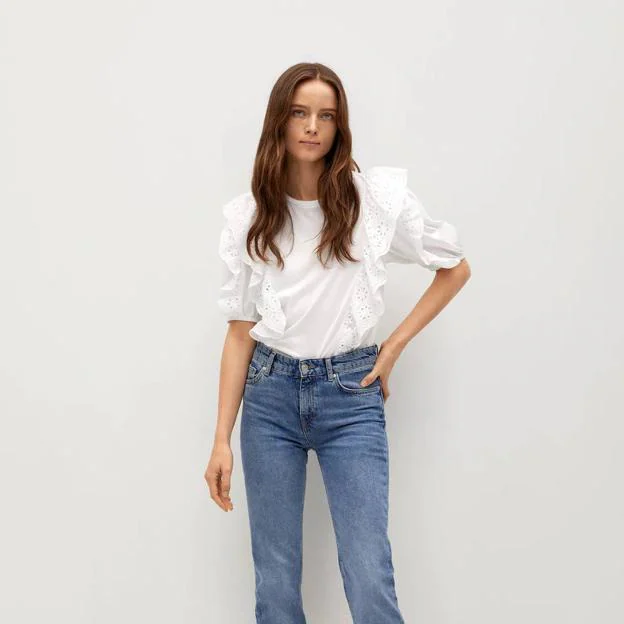 Blancas, bonitas, baratas y muy especiales: estas son las camisetas que necesitas para actualizar tu armario en primavera | Mujer Hoy