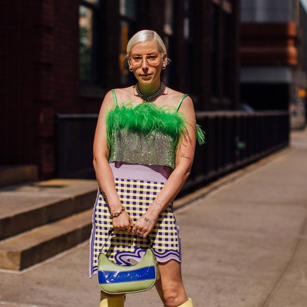 Esta es la falda de Zara que triunfa en Instagram porque estiliza y hace tipazo (y puedes llevarla con cualquier top o camiseta)