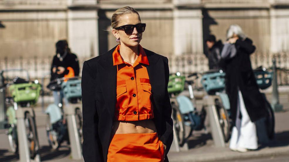 Vestidos, camisas y pantalones: aquí están las prendas naranjas con las que alegrarás tus estilismos