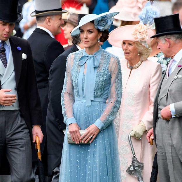 El vestido barato de Primark en color azul que llevarían las royals | Mujer  Hoy