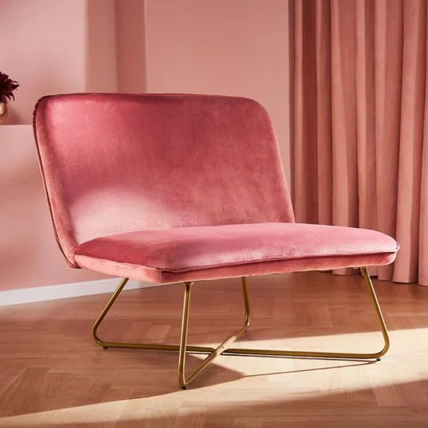 El sillón rosa de terciopelo de Lidl que parece de lujo y decora tu casa  con un aire retro a muy buen precio | Mujer Hoy