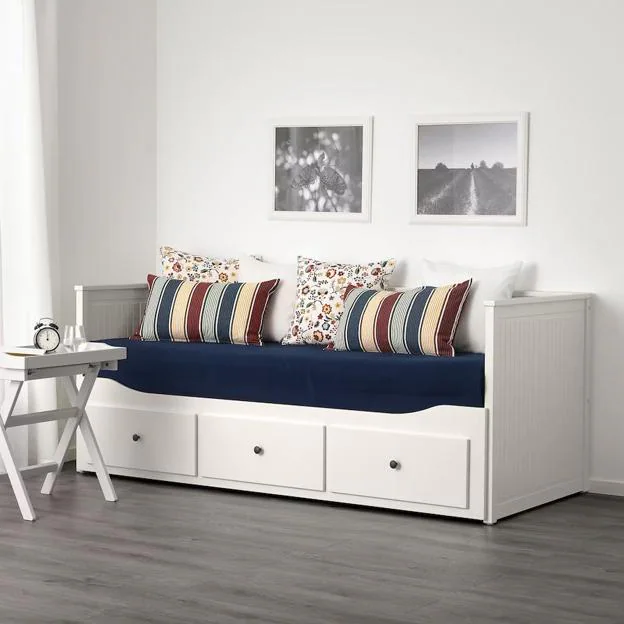 Sofá de día, cama de noche: el mueble con almacenaje más vendido de IKEA es  este práctico y barato con el que tu salón o habitación parecerán más  grandes | Mujer Hoy