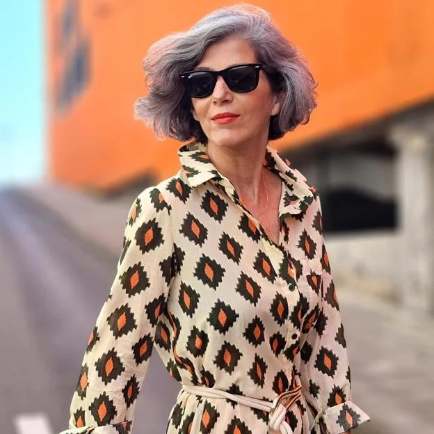 El truco para llevar este favorecedor vestido camisero de Zara en un look  que rejuvenece a los 50 muy cómodo | Mujer Hoy