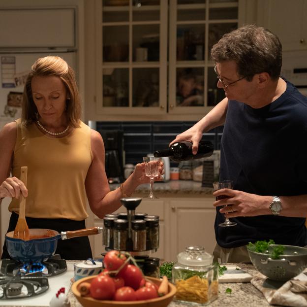 Toni Colette y Colin Firth en una imagen de The Staircase. 