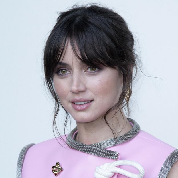 Ana de Armas reaparece con un cambio de look con el color de pelo que quita años y que triunfa entre las famosas (y no es el rubio)