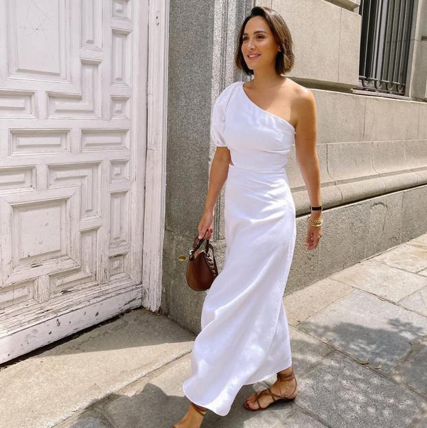 Las sandalias planas tendencia más ponibles y que quedan son estas elegantes de Tamara Falcó (y están en Pull&Bear por 25 | Mujer Hoy