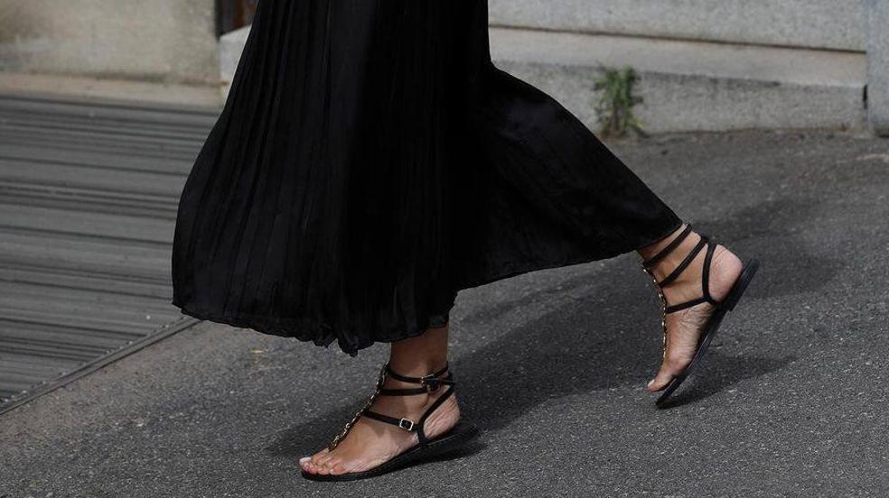 Las sandalias planas más cómodas y bonitas llevarlas con todos tus looks este verano | Mujer Hoy