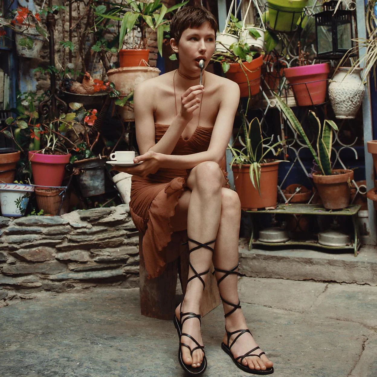 Las sandalias romanas de Zara combinan con todo son el calzado cómodo tendencia del verano que más estiliza | Mujer Hoy