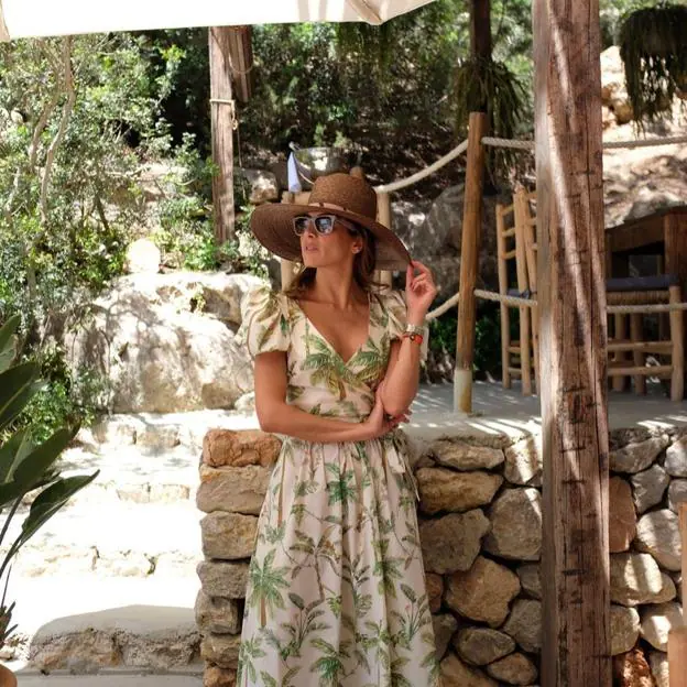 Virginia Troconis ha en las rebajas de una marca francesa la falda larga más favorecedora Mujer Hoy