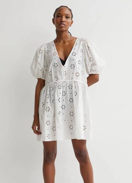H&M tiene dos vestidos playeros que te harán olvidar las rebajas porque genial y puedes llevarlos con biquini o con bañador | Mujer Hoy
