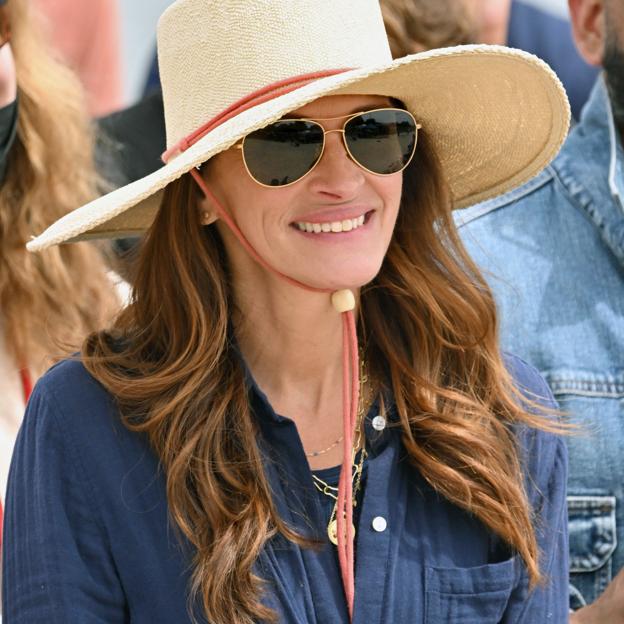 El vestido de Julia Roberts que puedes comprar en Mango por menos de 20 euros y que es ponible y sienta de maravilla