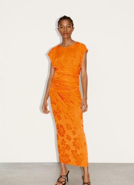 vestido naranja 9 euros de Zara que podría llevar la reina Letizia | Mujer Hoy