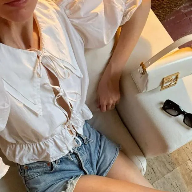 Actual fregar Implacable Estas blusas blancas de H&M son las favoritas de las francesas porque  quedan bien con cualquier pantalón | Mujer Hoy