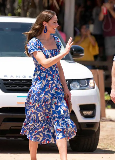 El original azul de Zara perfecto a partir de los 50 podrían llevar todas las royals en sus vacaciones Mujer Hoy