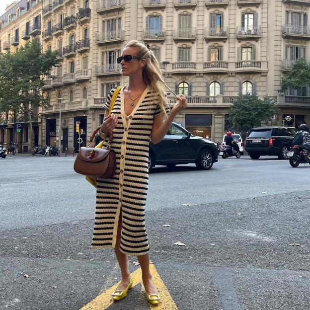 Este es el vestido de punto a rayas más ponible y cómodo favorito de las francesas para vestir a diario